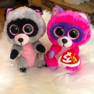 Sweet couple Rocco and Roxie the raccoons by Ty